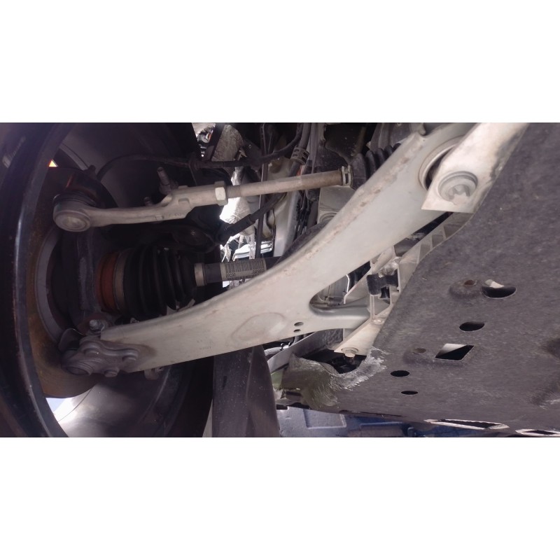 Recambio de brazo suspension inferior delantero izquierdo para peugeot 2008 allure hybrid 136 edcs6 referencia OEM IAM   