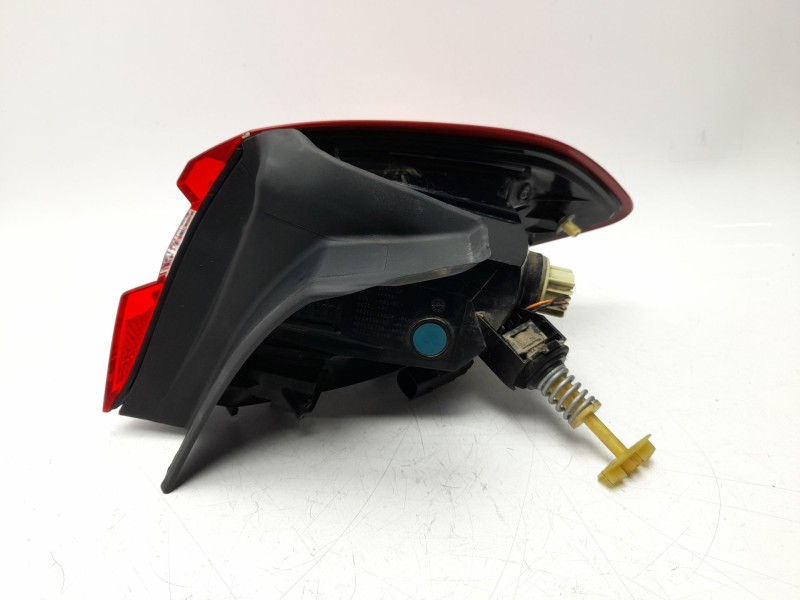 Recambio de piloto trasero izquierdo para ford fiesta vii (hj, hf) 1.0 ecoboost referencia OEM IAM  H1BB13405AH 103F10710771/160