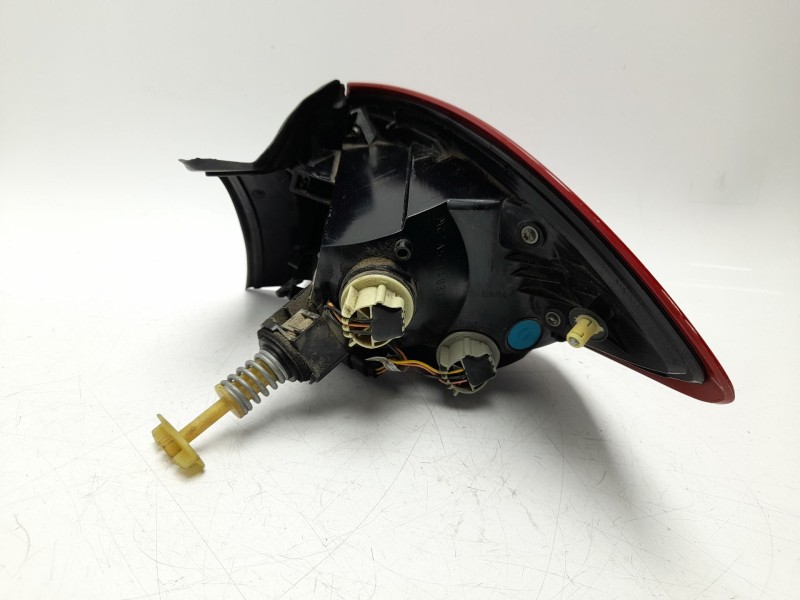 Recambio de piloto trasero izquierdo para ford fiesta vii (hj, hf) 1.0 ecoboost referencia OEM IAM  H1BB13405AH 103F10710771/160