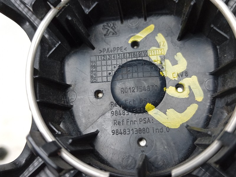 Recambio de tapacubos para peugeot 2008 allure hybrid 136 edcs6 referencia OEM IAM 9848313780 9848313880 