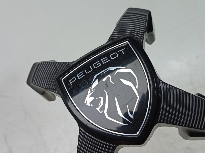 Recambio de tapacubos para peugeot 2008 allure hybrid 136 edcs6 referencia OEM IAM 9848313780 9848313880 