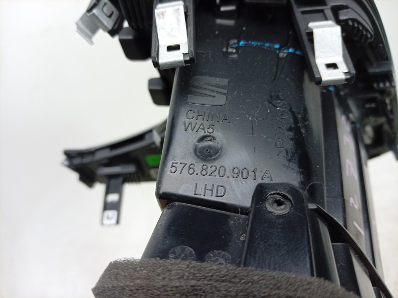 Recambio de aireador izquierdo para seat ateca (kh7, khp) 1.6 tdi referencia OEM IAM  576820901A 