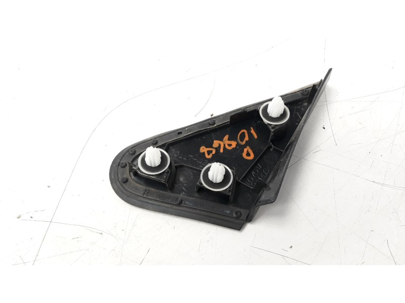 Recambio de moldura para toyota rav 4 referencia OEM IAM 6011742020  