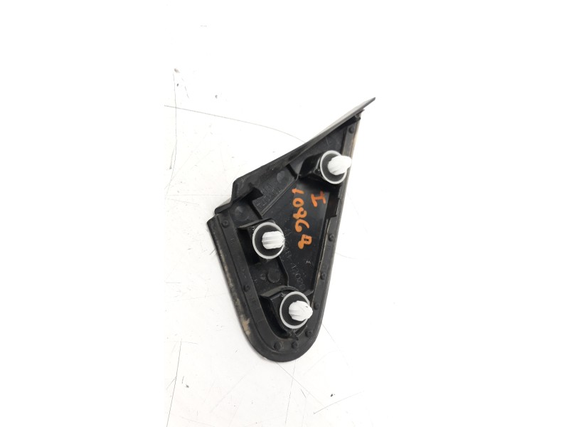 Recambio de moldura para toyota rav 4 referencia OEM IAM 6011842020  