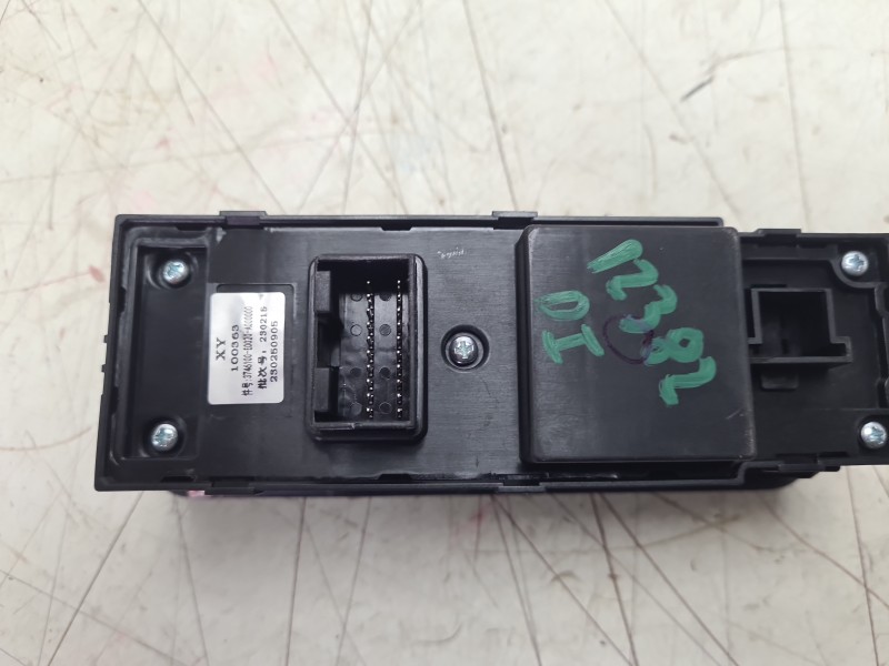Recambio de mando elevalunas delantero izquierdo para swm g01 1.5 referencia OEM IAM  100363 
