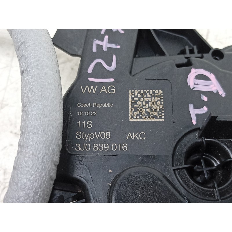Recambio de cerradura puerta trasera derecha para volkswagen t-roc (a11, d11) 1.0 tsi referencia OEM IAM  3J0839016 