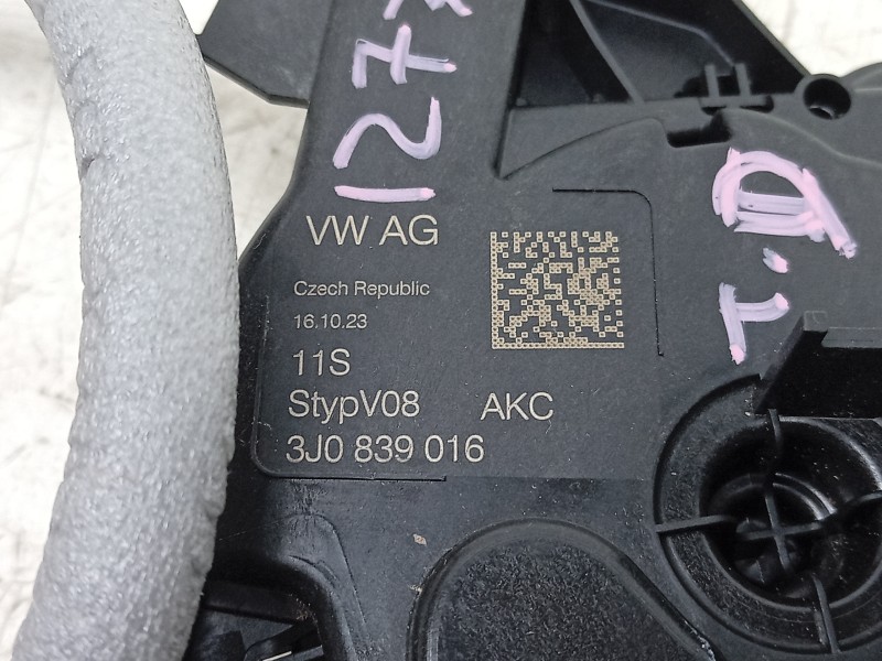 Recambio de cerradura puerta trasera derecha para volkswagen t-roc (a11, d11) 1.0 tsi referencia OEM IAM  3J0839016 