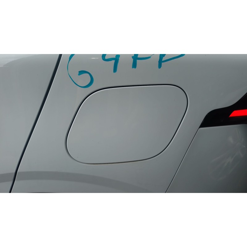 Recambio de tapa exterior combustible para kia sportage 1.6 t-gdi 160 cv referencia OEM IAM   