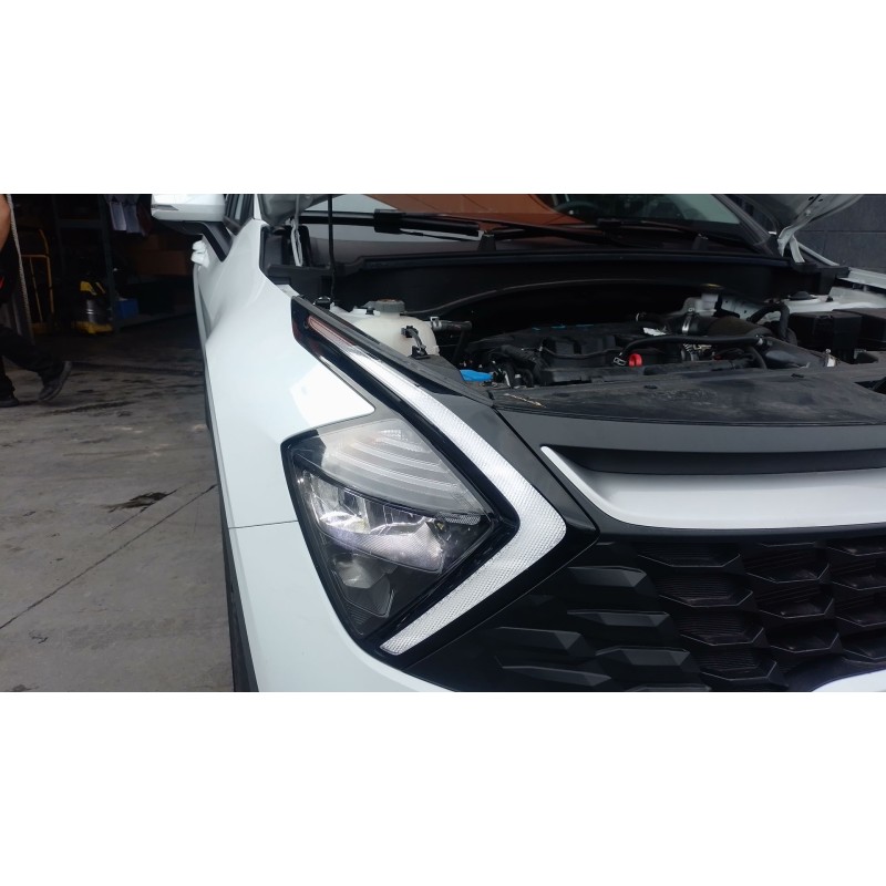 Recambio de faro derecho para kia sportage 1.6 t-gdi 160 cv referencia OEM IAM   