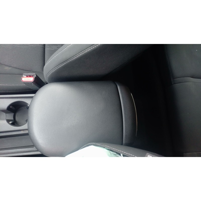 Recambio de apoyabrazos central para kia sportage 1.6 t-gdi 160 cv referencia OEM IAM   