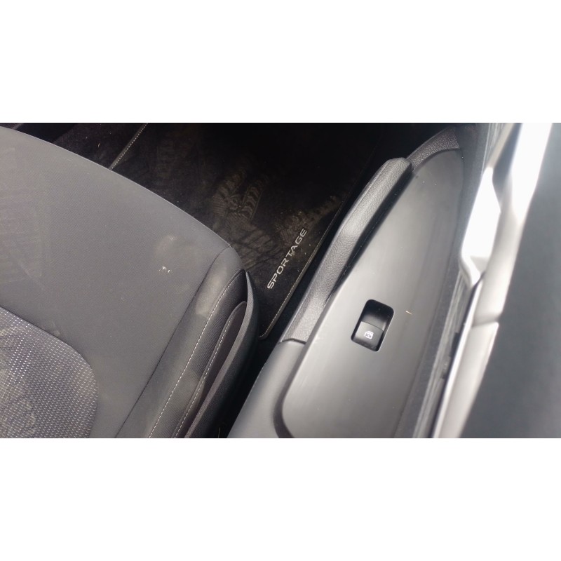 Recambio de mando elevalunas delantero derecho para kia sportage 1.6 t-gdi 160 cv referencia OEM IAM   