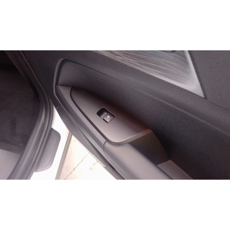 Recambio de mando elevalunas trasero derecho para kia sportage 1.6 t-gdi 160 cv referencia OEM IAM   