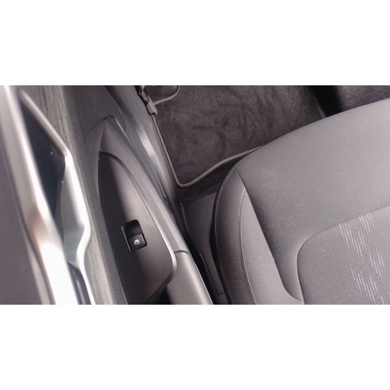 Recambio de mando elevalunas trasero izquierdo para kia sportage 1.6 t-gdi 160 cv referencia OEM IAM   