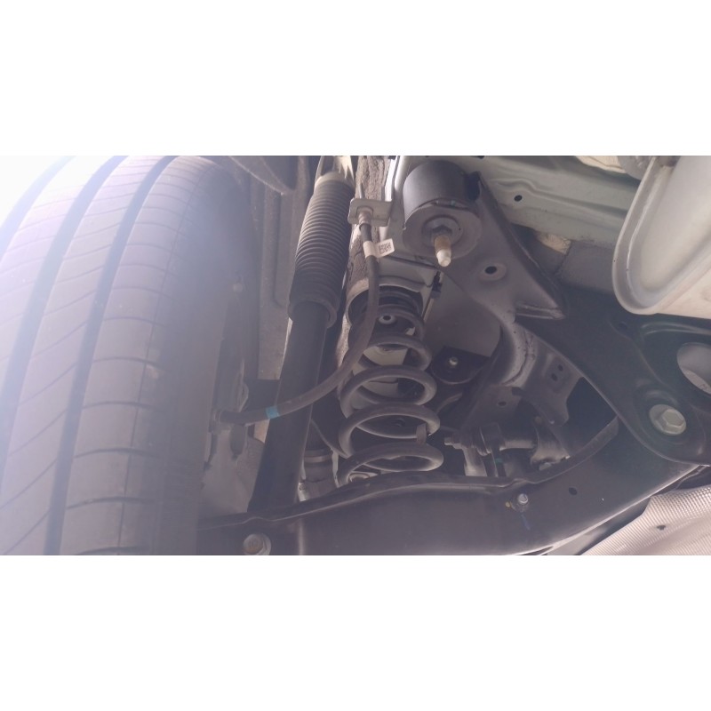 Recambio de amortiguador trasero izquierdo para kia sportage 1.6 t-gdi 160 cv referencia OEM IAM   