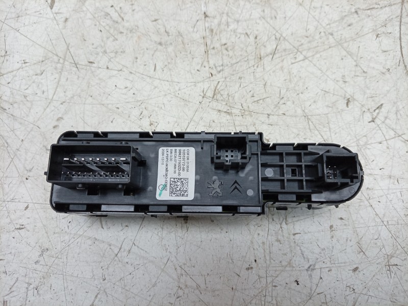 Recambio de mando elevalunas delantero izquierdo para peugeot 2008 allure hybrid 136 edcs6 referencia OEM IAM  98421760ZD 
