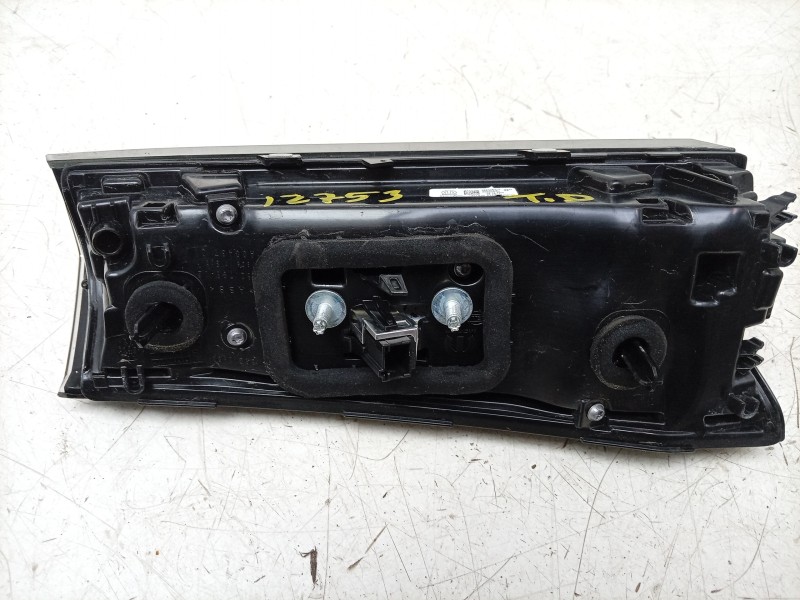 Recambio de piloto trasero derecho interior para peugeot 2008 allure hybrid 136 edcs6 referencia OEM IAM  9850438380 