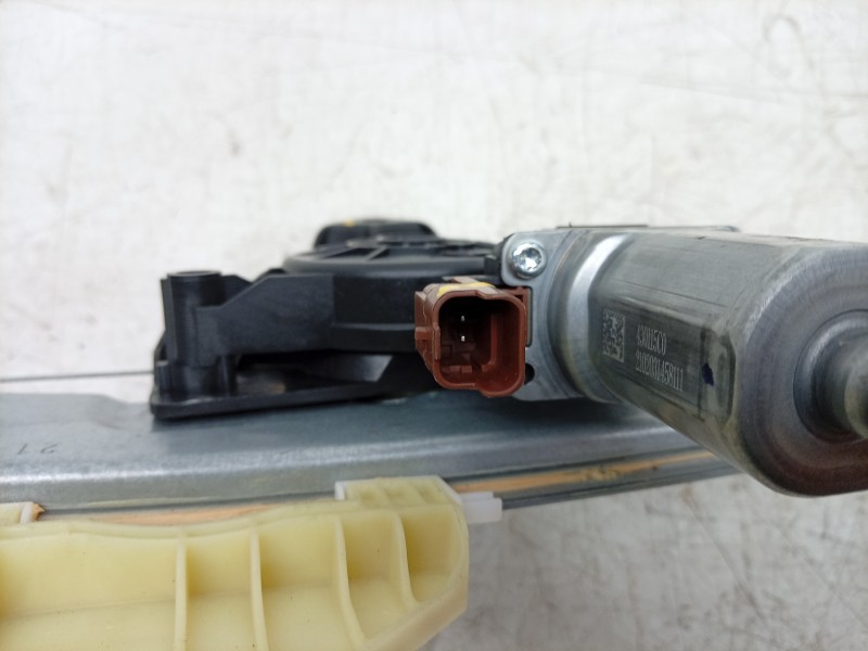 Recambio de elevalunas delantero derecho para dacia sandero iii 1.0 tce 90 eco-g referencia OEM IAM  807209782R 