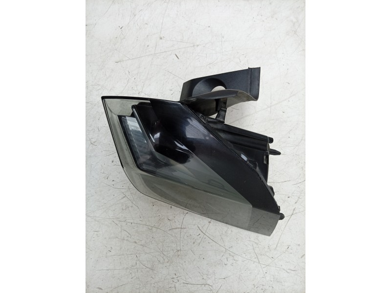Recambio de piloto trasero derecho para peugeot 2008 allure hybrid 136 edcs6 referencia OEM IAM  9850439980 
