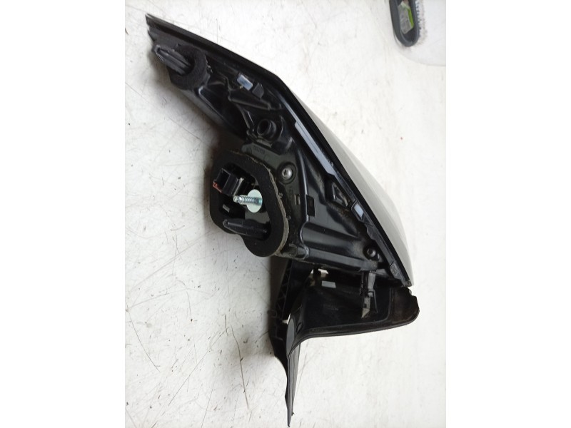 Recambio de piloto trasero derecho para peugeot 2008 allure hybrid 136 edcs6 referencia OEM IAM  9850439980 