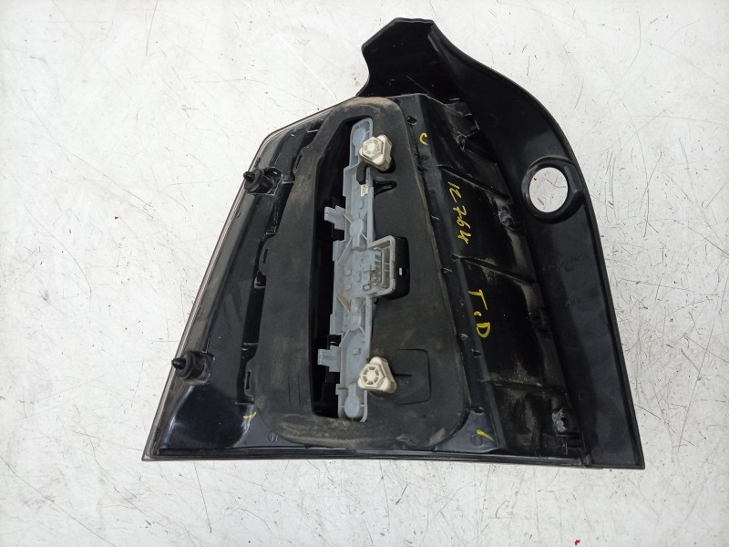 Recambio de piloto trasero derecho para opel zafira / zafira family b (a05) 1.9 cdti (m75) referencia OEM IAM  93190793 104LLF31
