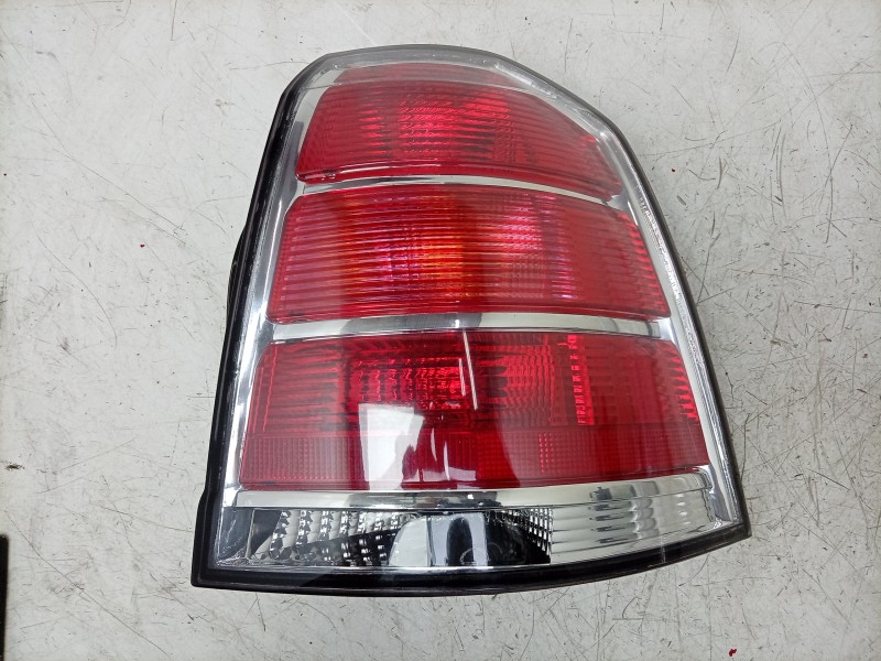 Recambio de piloto trasero derecho para opel zafira / zafira family b (a05) 1.9 cdti (m75) referencia OEM IAM  93190793 104LLF31