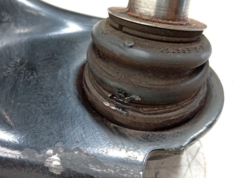Recambio de brazo suspension inferior delantero izquierdo para mazda 3 hatchback (bp) 2.0 skyactiv-g m hybrid referencia OEM IAM