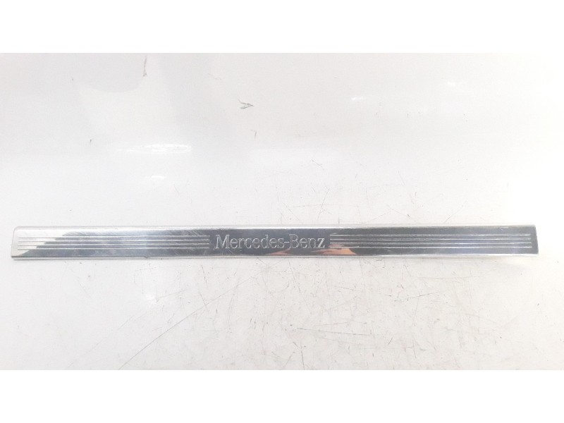 Recambio de molduras traseras para mercedes-benz clase cl (w216) coupe 5.5 v8 cat referencia OEM IAM A2166800135  