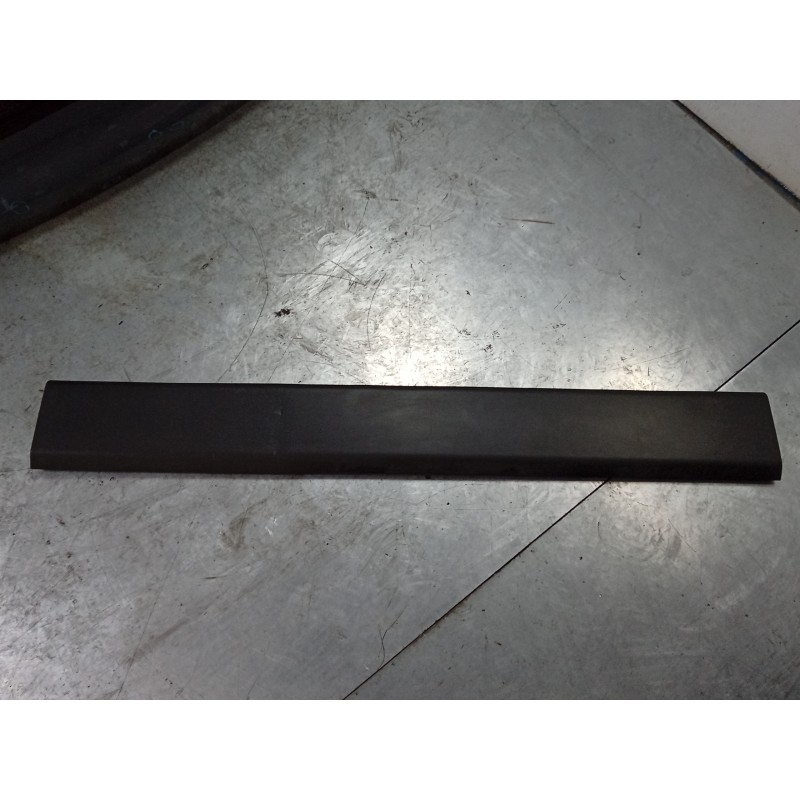 Recambio de moldura para renault master iii furgoneta (fv) 2.3 dci 150 fwd (fv0f, fv03) referencia OEM IAM  828210160R 