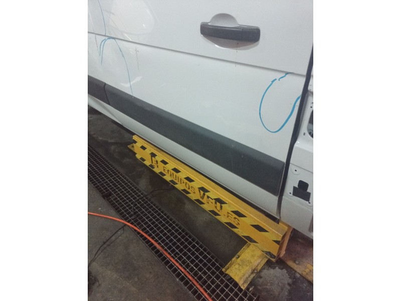 Recambio de moldura para renault master iii furgoneta (fv) 2.3 dci 150 fwd (fv0f, fv03) referencia OEM IAM  828200148R 107199293