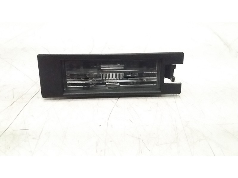 Recambio de piloto matricula para peugeot 308 1.6 blue-hdi fap referencia OEM IAM 13251931  