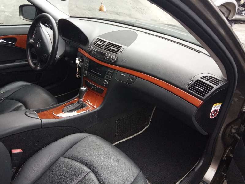 mercedes-benz clase e (w211) berlina del año 2008