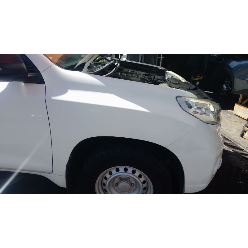 Recambio de aleta delantera derecha para toyota land cruiser 3p 3.0 d-4d 190 cv referencia OEM IAM   