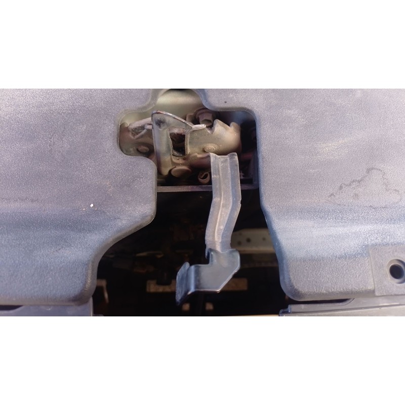 Recambio de cerradura capo para toyota land cruiser 3p 3.0 d-4d 190 cv referencia OEM IAM   