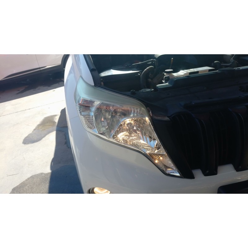 Recambio de faro derecho para toyota land cruiser 3p 3.0 d-4d 190 cv referencia OEM IAM   
