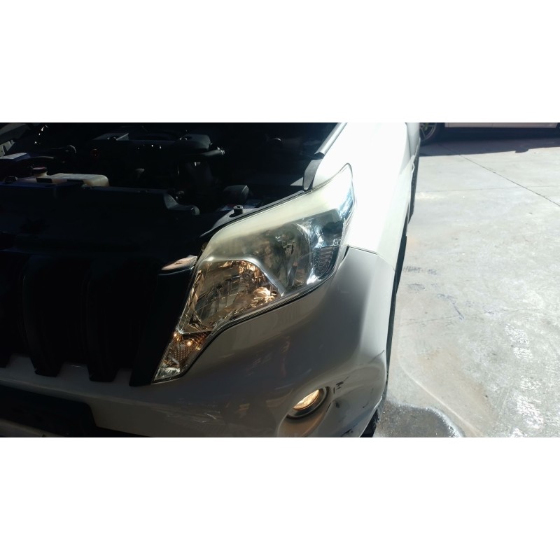 Recambio de faro izquierdo para toyota land cruiser 3p 3.0 d-4d 190 cv referencia OEM IAM   