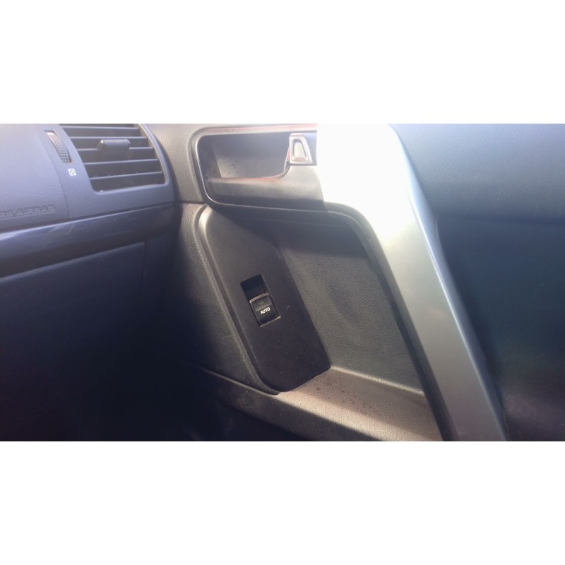 Recambio de mando elevalunas delantero derecho para toyota land cruiser 3p 3.0 d-4d 190 cv referencia OEM IAM   