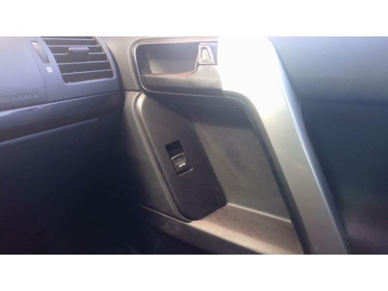 Recambio de mando elevalunas delantero derecho para toyota land cruiser 3p 3.0 d-4d 190 cv referencia OEM IAM   