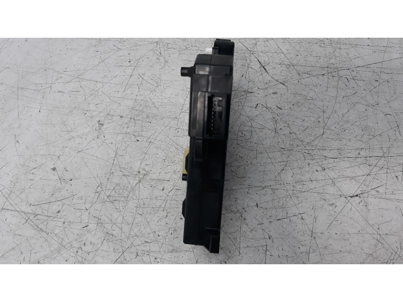 Recambio de motor apertura trampillas climatizador para toyota corolla (e21) referencia OEM IAM 0638009004  