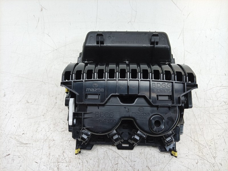 Recambio de cenicero para mazda 3 hatchback (bp) 2.0 skyactiv-g m hybrid referencia OEM IAM  BDGG64449 