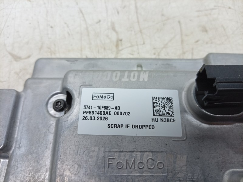 Recambio de pantalla multifuncion para volkswagen caravelle t7 2.5 ehybrid referencia OEM IAM  S74110F889AD 