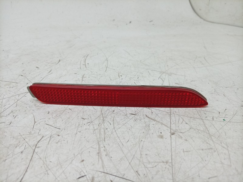 Recambio de piloto trasero derecho paragolpes para lexus lbx referencia OEM IAM  5317601R 