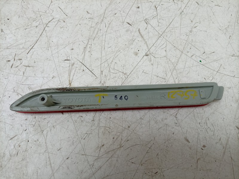 Recambio de piloto trasero derecho paragolpes para lexus lbx referencia OEM IAM  5317601R 