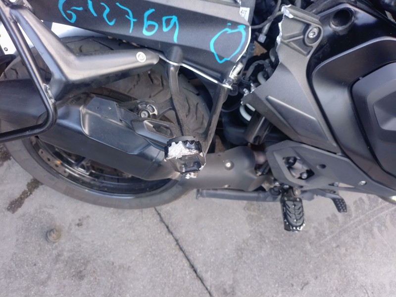 Recambio de estribera derecha para bmw r 1300 gs referencia OEM IAM   