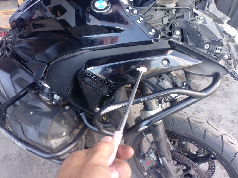 Recambio de moldura para bmw r 1300 gs referencia OEM IAM   