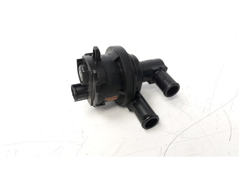 Recambio de bomba agua para toyota rav 4 referencia OEM IAM 0641001301  