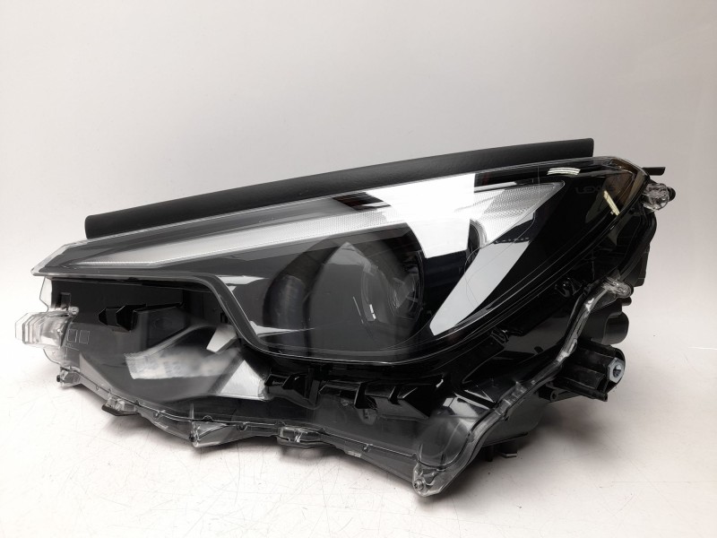 Recambio de faro izquierdo para lexus lbx referencia OEM IAM  8110652Q30 