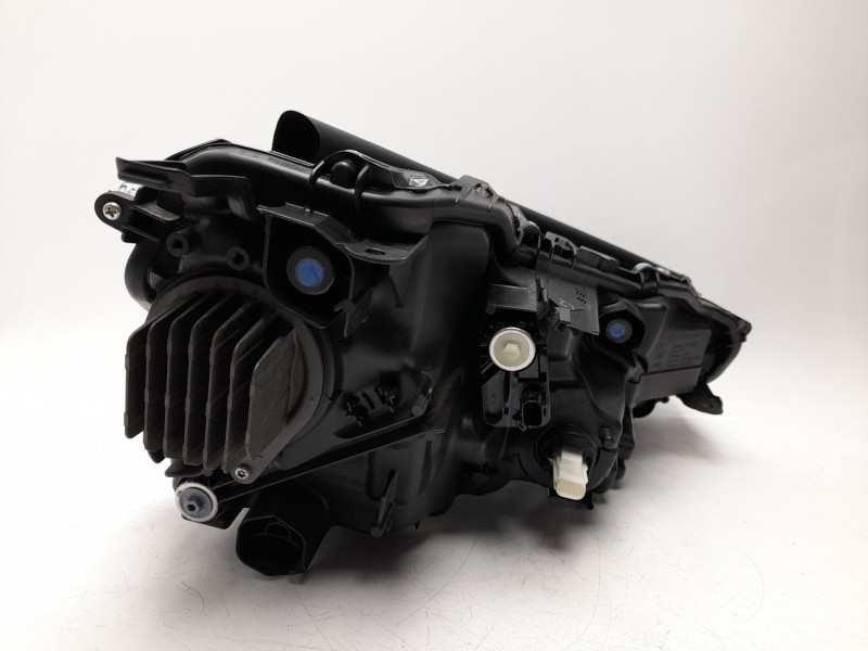 Recambio de faro izquierdo para lexus lbx referencia OEM IAM  8110652Q30 