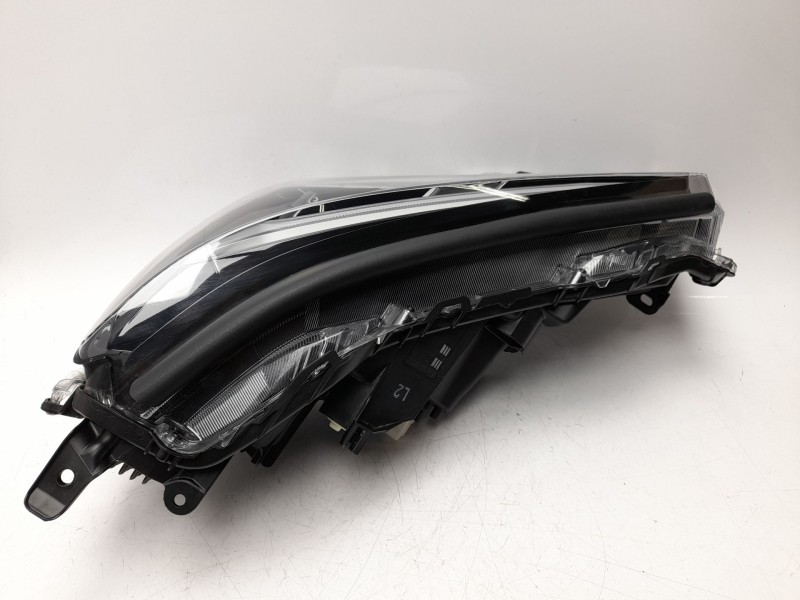Recambio de faro izquierdo para lexus lbx referencia OEM IAM  8110652Q30 
