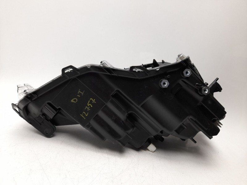 Recambio de faro izquierdo para lexus lbx referencia OEM IAM  8110652Q30 