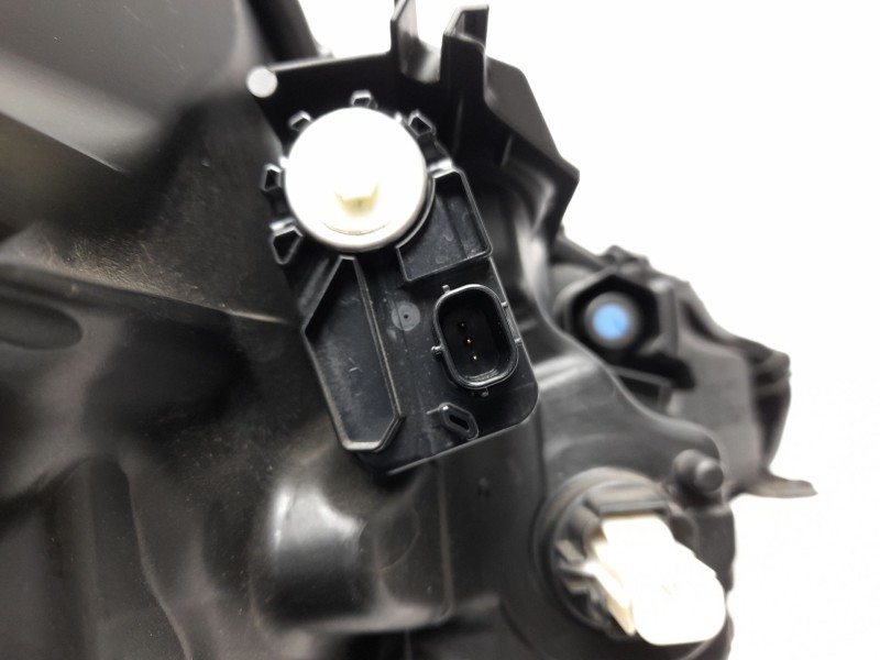 Recambio de faro izquierdo para lexus lbx referencia OEM IAM  8110652Q30 